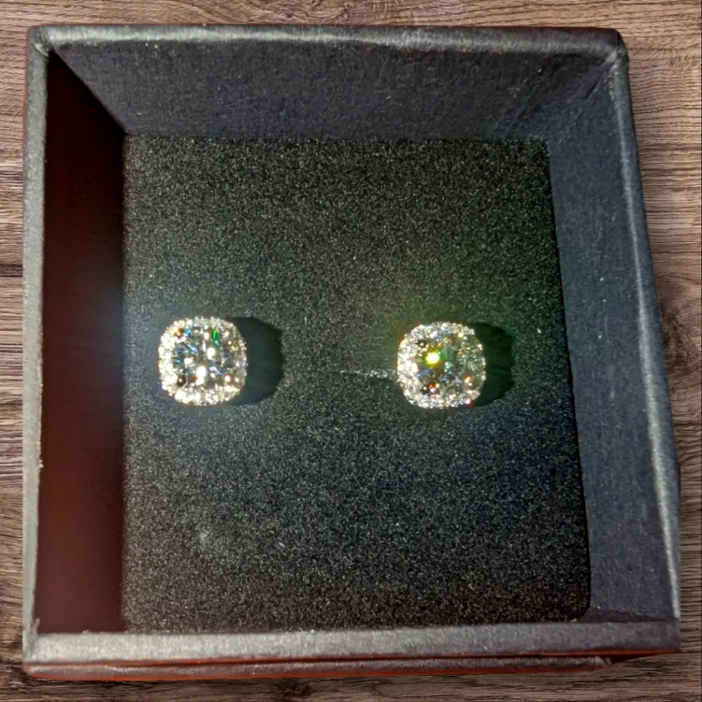 1ct.GRA Moissanite 925 Sterling Silver Stud Earrings w/ Cleaning Cloth